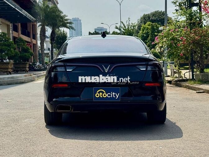 VinFast Lux A Base 2022 - Màu đen - 4v6km