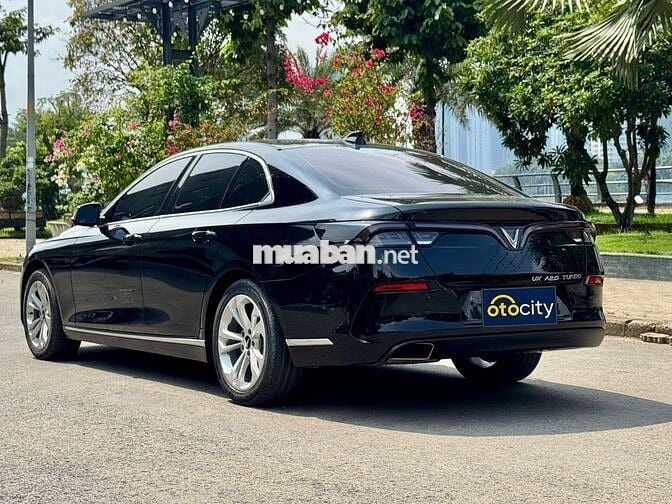 VinFast Lux A Base 2022 - Màu đen - 4v6km