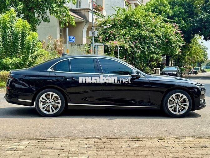 VinFast Lux A Base 2022 - Màu đen - 4v6km