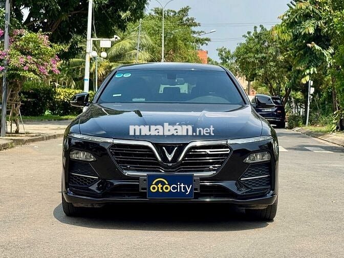 VinFast Lux A Base 2022 - Màu đen - 4v6km