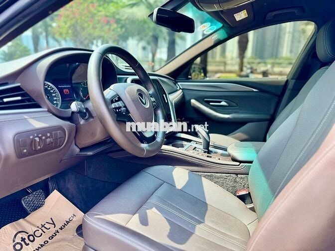 VinFast Lux A Base 2022 - Màu đen - 4v6km