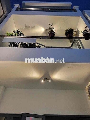 em cần bán gấp căn nhà bgang 4 dài 19’5 ba lầu mặt tiền duòng gò Daầu