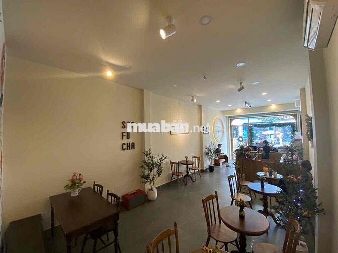 em cần bán gấp căn nhà bgang 4 dài 19’5 ba lầu mặt tiền duòng gò Daầu