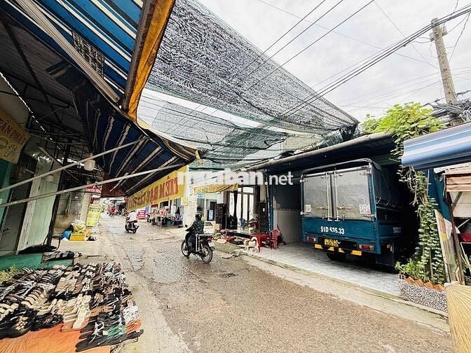 MẶT TIỀN Lô Góc 108m2  - ngang 5,5 chợ BÌNH THÀNH, KDC VĨNH LỘC, ngang