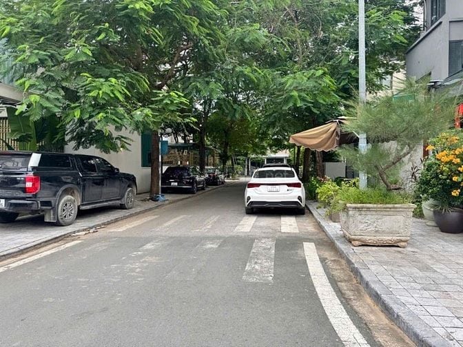 Bán nhà La Nội-giá 6,35 tỷ-diện tích 42 m2-CĂN GÓC 3 THOÁNG