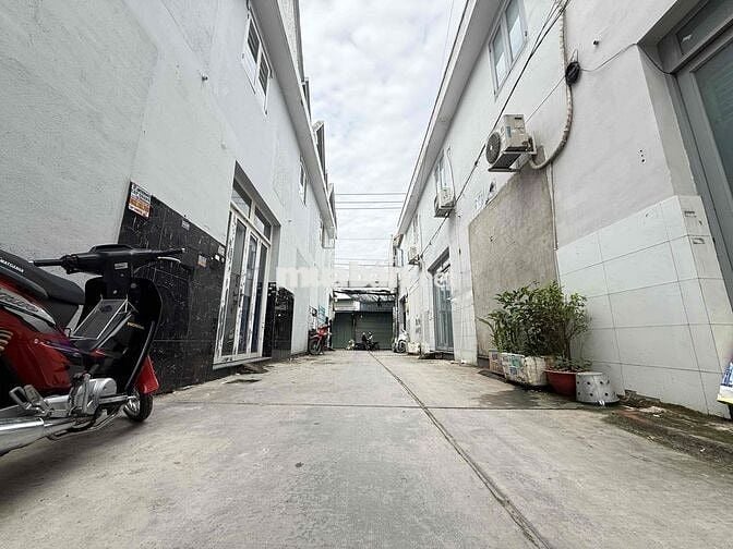 MẶT TIỀN Lô Góc 108m2  - ngang 5,5 chợ BÌNH THÀNH, KDC VĨNH LỘC, ngang