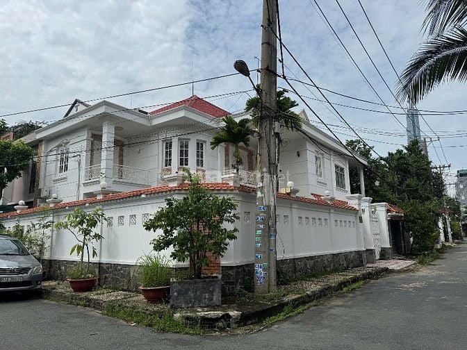 Bán Biệt Thự Trần Não- căn góc 2 mặt tiền DT 232m2 - Giá 58 tỷ