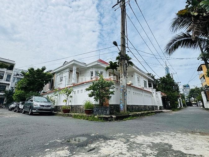 Bán Biệt Thự Trần Não- căn góc 2 mặt tiền DT 232m2 - Giá 58 tỷ