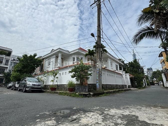 Bán Biệt Thự Trần Não- căn góc 2 mặt tiền DT 232m2 - Giá 58 tỷ