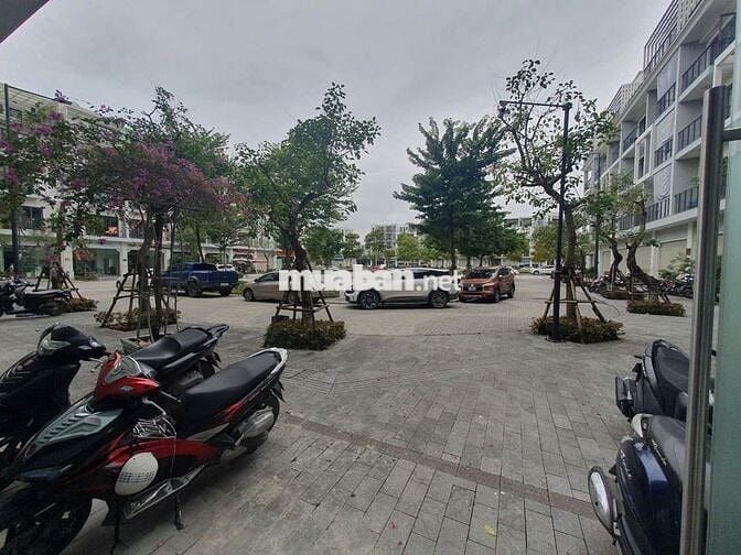 Văn phòng Shophouse 2 mặt tiền, sân đỗ ô tô trước sau.