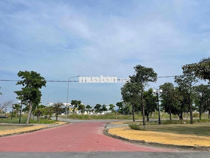 Kẹt tiền Bán nhanh A42 Mega city BếnCát đối diện noxh chỉ 990 bao phí