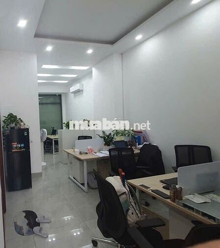Văn phòng Shophouse 2 mặt tiền, sân đỗ ô tô trước sau.