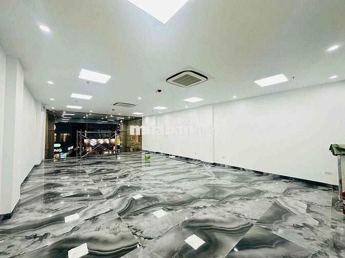 Bán tòa kính mặt phố Chùa Láng 136m², 8 tầng + hầm, MT 6.2m, 115 tỷ