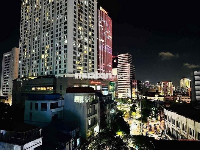 Bán tòa kính mặt phố Chùa Láng 136m², 8 tầng + hầm, MT 6.2m, 115 tỷ