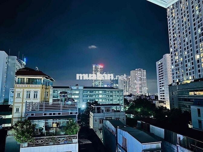 Bán tòa kính mặt phố Chùa Láng 136m², 8 tầng + hầm, MT 6.2m, 115 tỷ