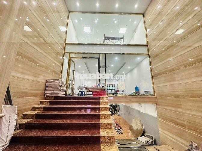 Bán tòa kính mặt phố Chùa Láng 136m², 8 tầng + hầm, MT 6.2m, 115 tỷ