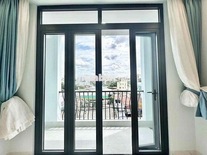 Căn hộ Studio ban công, full nội thất, thang máy, hầm xe, gần PN, GV