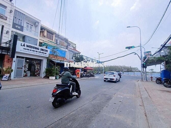 PHÒNG FULL NỘI THẤT 2.8TR - GẦN NHÀ GA T3, HẺM ĐỐI DIỆN TÒA NHÀ ETOWN