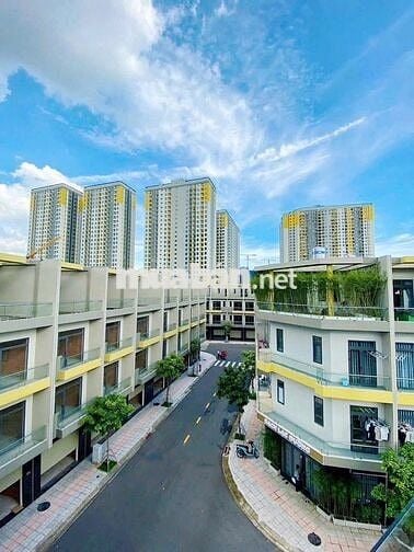 Nhà phố 1 trệt 3 lầu, 61m2, trong Khu Đô Thị có Trung Tâm Thương Mại.