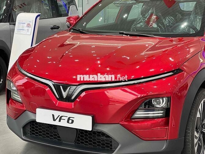 VF6 Plus Đỏ mới 100%, xe sẳn giao ngay
