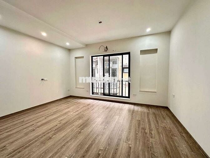 Cho thuê nhà mặt phố Nguyễn Quý Đức. Thông sàn 130 m2. 5tầng. Ch  Chủ