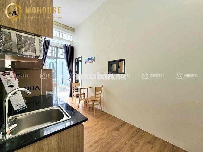 CĂN HỘ 1PN TÁCH BẾP BAN CÔNG MỚI 100% GẦN VÒNG XOAY LĂNG CHA CẢ