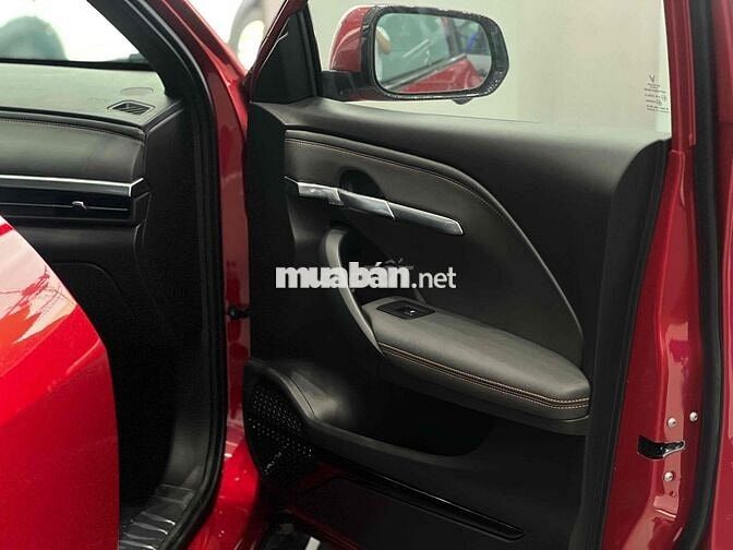 VF6 Plus Đỏ mới 100%, xe sẳn giao ngay