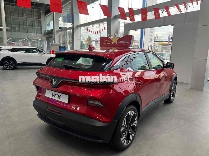 VF6 Plus Đỏ mới 100%, xe sẳn giao ngay