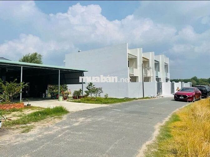 Bán lô đất Đ. Tỉnh lộ 8 gần cầu vượt Củ Chi. DT 102m2. Sổ hồng riêng