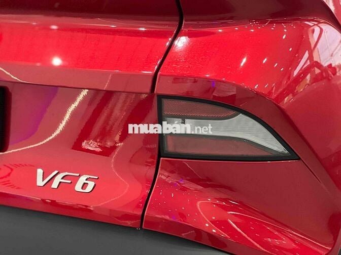 VF6 Plus Đỏ mới 100%, xe sẳn giao ngay