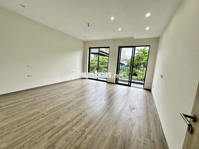 Cho thuê nhà mặt phố Nguyễn Quý Đức. Thông sàn 130 m2. 5tầng. Ch  Chủ