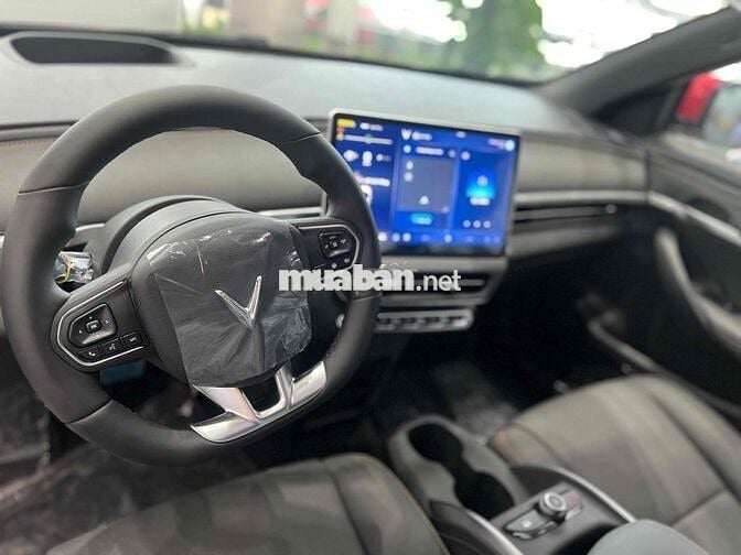 VF6 Plus Đỏ mới 100%, xe sẳn giao ngay