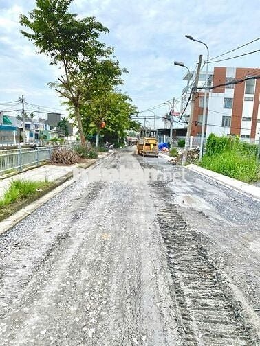 Bán đất hẻm 5m An Phú Đông, DT: 4,7x21m. (100,2m2) Full thổ. 6,3 tỷ