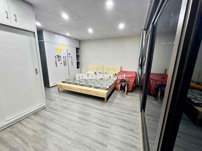 Tập thể Thanh Nhàn, lô góc, 65m2, 2PN 2WC, ban công thoáng, bãi ô tô