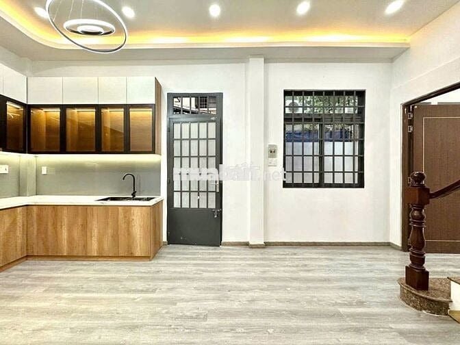 NHÀ TT QUẬN 10–NGANG 12.1M•HẺM XE HƠI•CÁCH MẶT TIỀN CHỈ VÀI BƯỚC