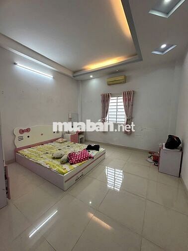 Cho thuê nhà nguyên căn Q.7. Nhà hẻm xe hơi, nội thất cơ bản.