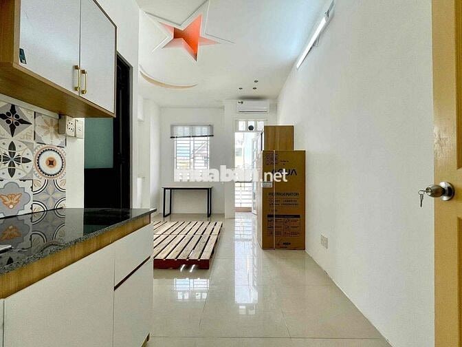 Khai trương căn hộ ban công thoáng mát ngay Nguyễn Gia Trí