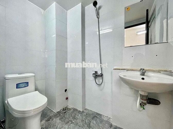 Khai trương căn hộ ban công thoáng mát ngay Nguyễn Gia Trí