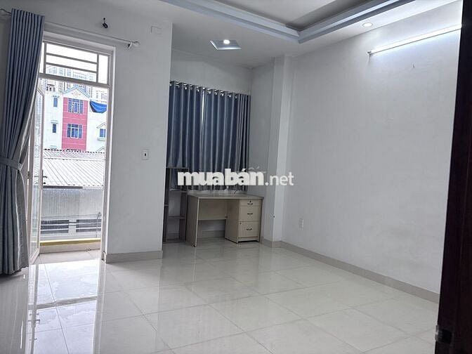 Cho thuê nhà nguyên căn Q.7. Nhà hẻm xe hơi, nội thất cơ bản.