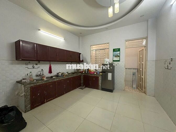 Cho thuê nhà nguyên căn Q.7. Nhà hẻm xe hơi, nội thất cơ bản.