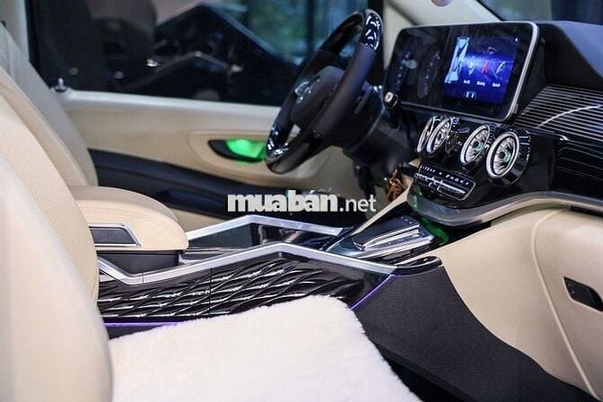 Mercedes Benz V250 Luxury 2023 - 5399 km