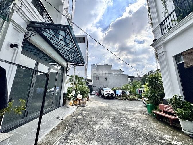 Bán nhà 3tầng – 52m2 – 5m x 11m - hẻm ô tô đậu cửa 