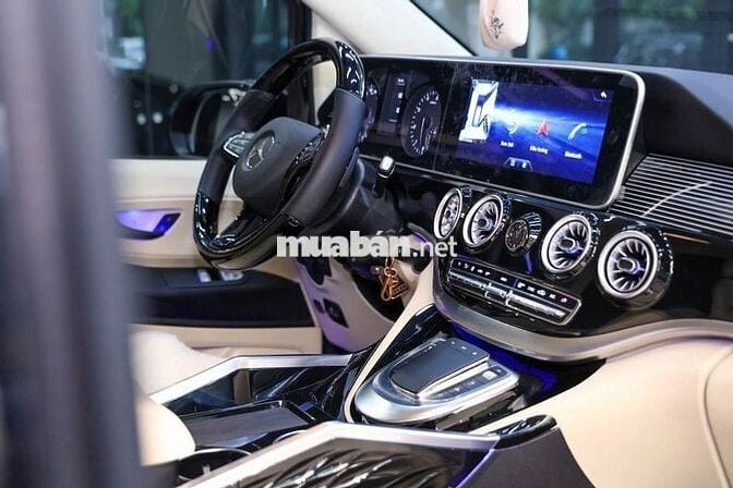 Mercedes Benz V250 Luxury 2023 - 5399 km