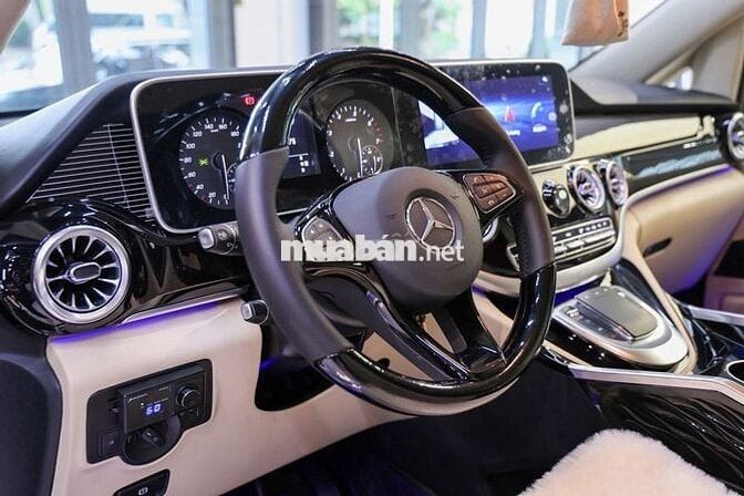 Mercedes Benz V250 Luxury 2023 - 5399 km