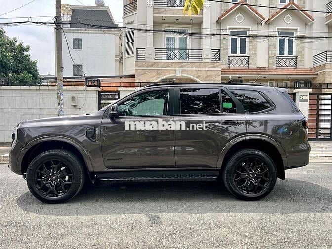 EVEREST 2.0 SPORT 2023 LƯỚT 25.000KM NHƯ XE MỚI