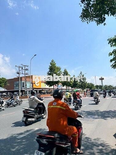 Gấp bán giá tốt, Sát mặt tiền, Emart Phan Văn Trị, HXH,60m2 Chỉ 5.X tỷ