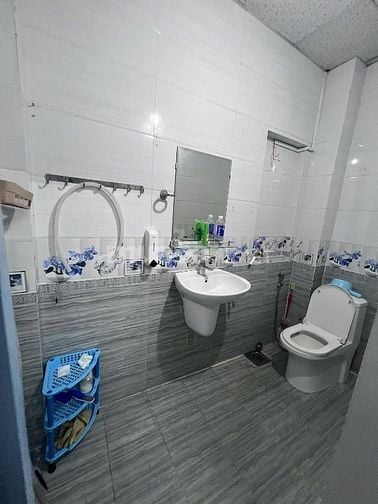 Cho thuê nhà 2 mặt hẻm thoáng mát khu bình Thới quận 11