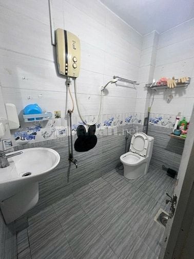 Cho thuê nhà 2 mặt hẻm thoáng mát khu bình Thới quận 11