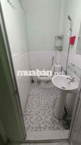 nhà còn đẹp 1 lầu 2pn 2wc đ52 gần chợ hiệp bình