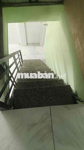 nhà còn đẹp 1 lầu 2pn 2wc đ52 gần chợ hiệp bình